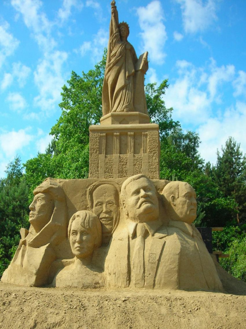 Rzeźby z piasku (Gdańsk 2010 r.) #gdańsk #plaża #rzeźba