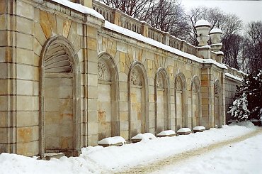 Zenit EM obiektyw helios 58mm film Kodak Farbwelt 100 4 lata po terminie. #kodak #farbwelt #warszawa #park #kultury #powiśle #śnieg