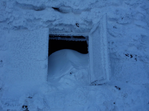 Ktoś pod Śnieżką zapomniał zamknąć okna :) #góry #Karkonosze #Śnieżka #zima