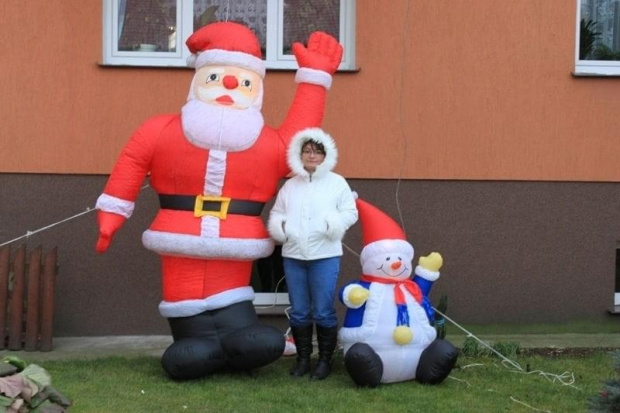 Niech magiczna moc wigilijnego wieczoru
Przyniesie Wam spokój i radość.
Niech każda chwila świąt Bożego Narodzenia
Żyje własnym pięknem,
A Nowy Rok obdaruje Was
Pomyślnością i szczęściem.
Najpiękniejszych świąt Bożego Narodzenia
Życzy Marta