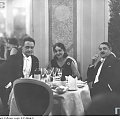 Aktorzy Józef Węgrzyn ( z lewej ), Zofia Lindorf i Emil Cheberski. Bal Związku Aktorów Dramatycznych w Hotelu Europejskim w Warszawie_1929 r.