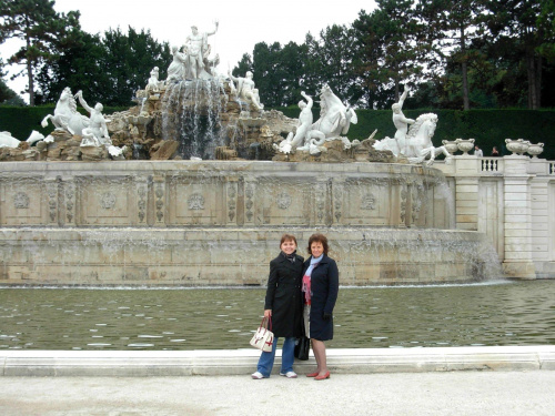 2 lachony przed fontanną ;) (ja z mamą)