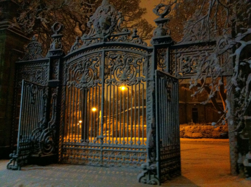 brama poludniowa Lister Parku, Zima. 6.00 am #Anglia #BramaListerPark