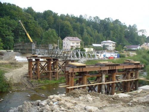 Besko 2010 - budowa mostu tymczasowego #Besko #BeskidNiski #Wisłok #most