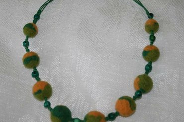zielone korale... #naszyjnik #filc