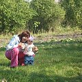 z mamusią na łące...idziemy oglądać krowe