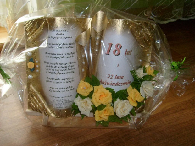 40 urodziny #bibuła #KsięgiOkolicznościowe #KwiatyZKrepiny #pamiątki #rękodzięło #zaproszenia