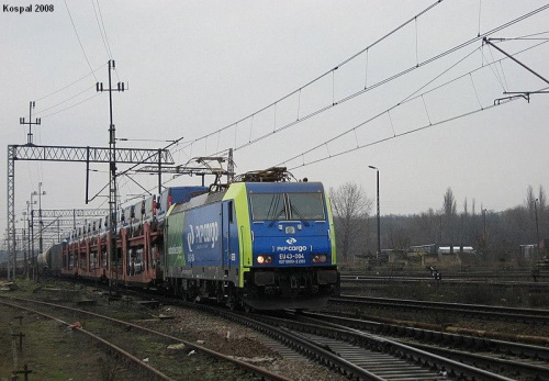 29.11.2008 EU43-004 w nowych barwach Cargo opuszcza Kostrzyn z pociągiem towarowym.