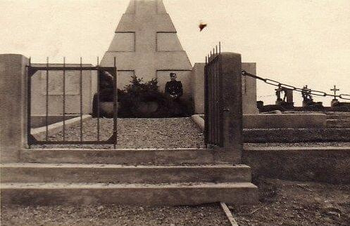 Załuż ok. 1941 #Załuż #Sanok #pomnik #wojsko