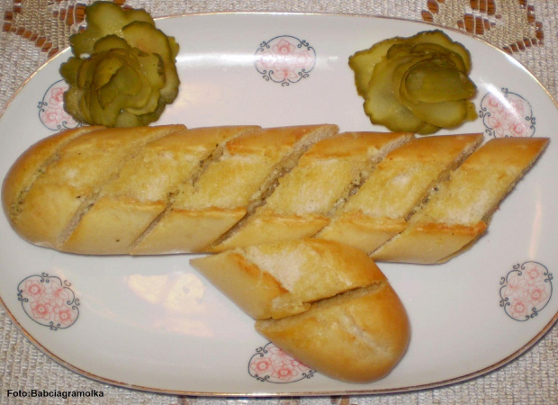 Bagietka zapiekana z masłem czosnkowym. #grzanki #zapiekanki #bagietka #śniadanie #kolacja #przekąski #MasłoCzosnkowe #kulinaria #jedzenie #gotowanie