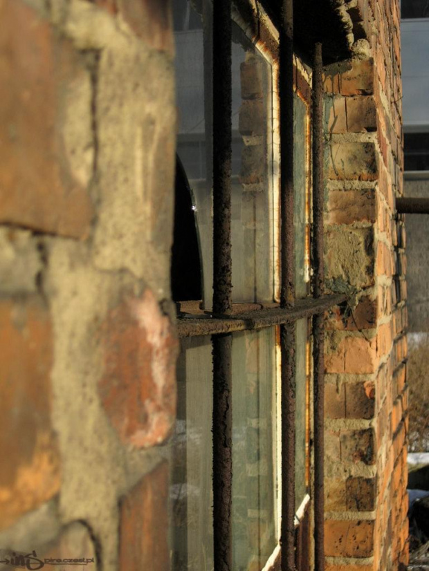 #okno #szyba #mur #StaryBudynek #OpuszczonyBudynek