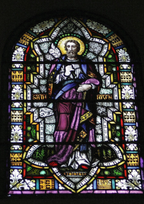 Św.Józef na witrażu w kaplicy w Ostrowinie