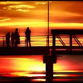 a może tak? #ZachódSłońca #most #ludzie