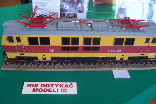 Wystawa modeli kartonowych