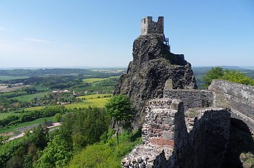 Widok na drugą zamkową wieżę #Czechy #CzeskiRaj #maj #Trosky