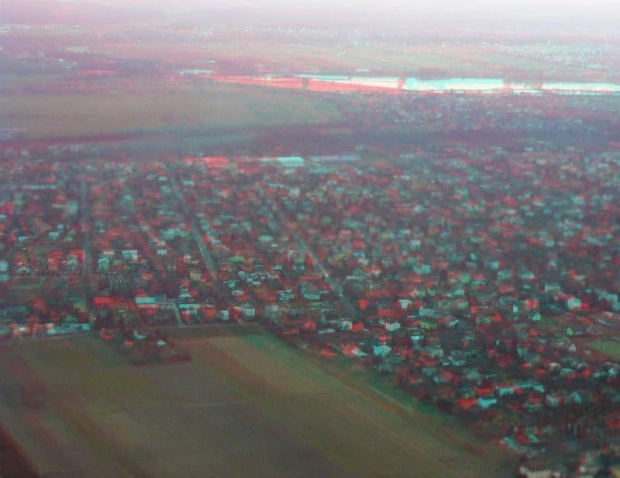 Jakieś miasteczko tuż przed Warszawą na trasie podejścia do lądowania.