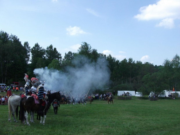 ...Po rozbiciu Mansfelda pod Dessau Wallenstein oczyścił w roku 1627 Śląsk z niedobitków jego armii. Odkupił wówczas od cesarza księstwo Żagańskie. Następnie przyłączył się do Tillyego, który walczył z Christianem IV Duńskim za co otrzymał księstwo Mek...