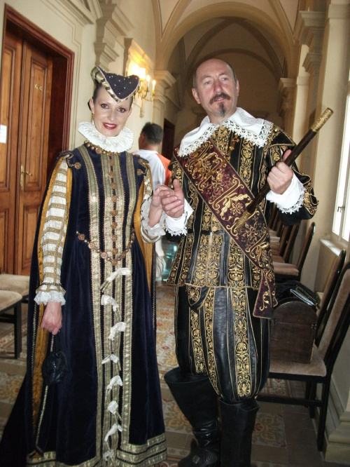 We Frydlandskim ratuszu gości przyjmował sam Albrecht Václav Eusebius z Valdštejna z żoną Izabelą Katarzyną.