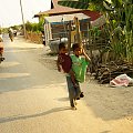 Kambodża - w drodze nad jezioro Tonle Sap #Kambodża #dzieci