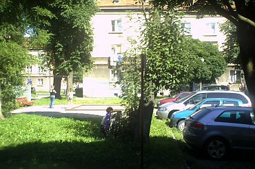 z okna dużego pokoju mieszkania w Oświęcimiu #Oświęcim #okno #podwórko