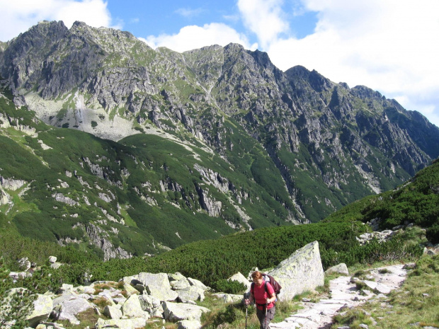 Przełęcz Krzyżne w tle #Góry #Tatry #KoziWierch #CzarneŚciany #ZadnyGranat