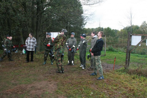 Niezapomniane wrażenia, adrenalina i emocje. To wszystko było dziełem i udziałem związkowców Sierpnia 80 z GZUGu na arenie paintballowej #WzzSierpień80 #gzug #paintball