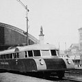 Odjazd wagonu motorowego Austro-Daimler-Puch z dworca Kraków Główny do Zakopanego w dniu 1 sierpnia 1933 roku.
[Fot. Antoni Śliwiński]