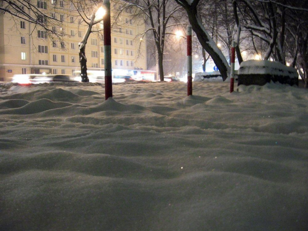 Granica dwóch światów #Warszawa #ParkSkaryszewski #UlWaszyngtona #zima #śnieg #noc